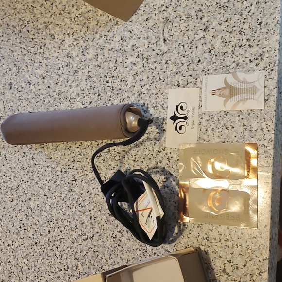 Tyme Pro Curling Iron - Picture 7 of 9